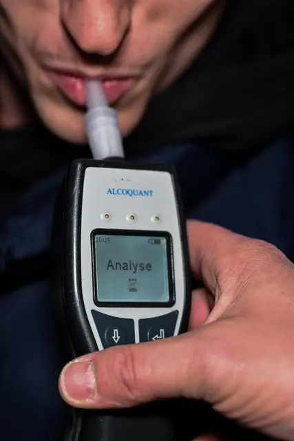 Probeführerscheinbesitzer krachte gegen Mauer