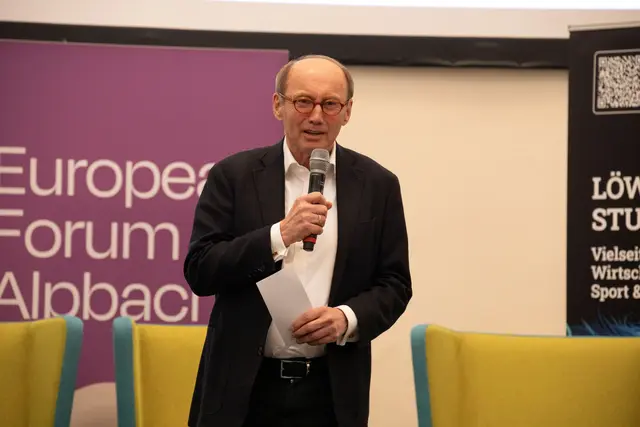 Othmar Karas, Präsident von European Forum Alpbach, gab Einblicke in das Projekt „DemoPlay“. | Foto: Birgit Ötsch