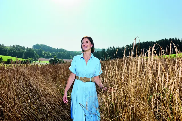 Zum Mauracherhof gehört ein Bio-Bauernhof und die Bäckerei. Im Bild Juliane Eder, die Geschäftsführerin.  | Foto: Mauracherhof