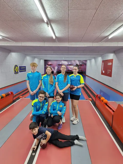 Meister der 3. Landesliga: h.: Florian Deutinger, Emely Hasenauer, Lisa Trixl, Nikolina Jovanovski, v.: Lukas Niederseer, Karolina Jovanovski