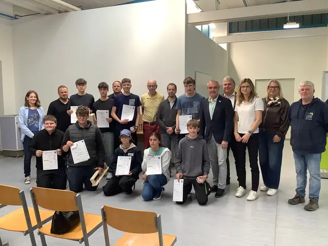 Karin Ullmann-Bschliehsmaier, Maurice Carmann, Bernd Bergauer, Averill Wieser, Harald Hochmeister, Luca Koudelka, Mst. Bernhard Ranftler, MSt. Gerhard Friedl, Mathias Grunsky, Rudolf Westermayer, Mag. Klaus Kaweczka, Gertraude Waglechner, Iris Sroufek, Reinhard Lehner, Paul Skof, Leon Schanol, Leonie Auer, Aurora-Marisol Aichinger, Fabian Pengl.  | Foto: PTS Mistelbach