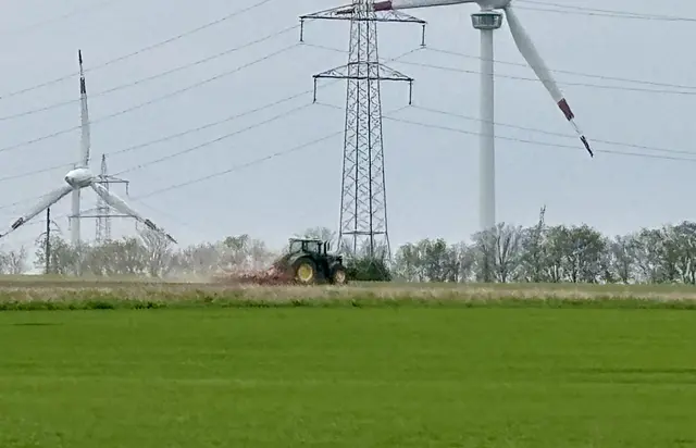 Landwirte im Bezirk überlegen sich inzwischen zweimal, ob sie einen Umweg mit dem Traktor fahren.  | Foto: MeinBezirk/Birgit Bachhofner