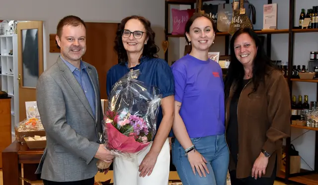 Stadtrat Christian Stückler, die neue Inhaberin Sabine Walzl, Tochter Tamara Walzl, Eva Schatz vom Stadtmarketing (v.l.) | Foto: Stadtgemeinde Wolfsberg