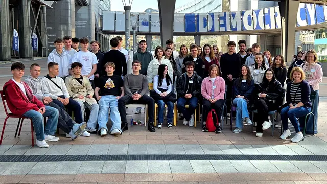 Die Schülerinnen und Schüler des dritten und des vierten Jahrgangs der BHAK Hartberg erlebten unter der Leitung von Ingrid Gamauf, eine unvergessliche Reise durch zwei faszinierende Länder Europas. | Foto: BHAK Hartberg