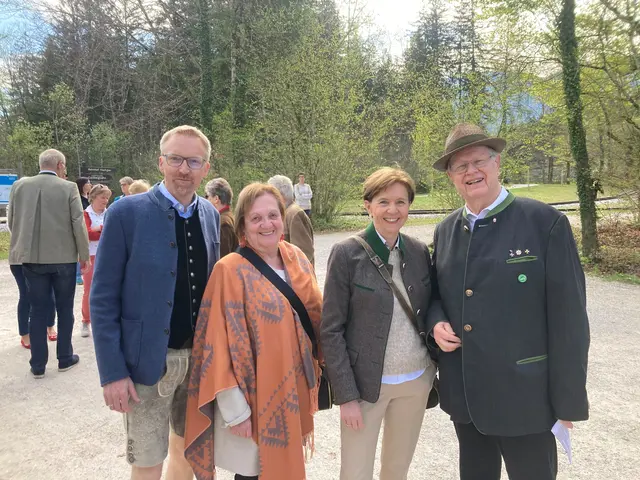 V.l.n.r.: Mag. Peter Fritz, Gemeinderätin Monika Eibl, Landtagspräsidentin Dr. Brigitta Pallauf, Hofrat Dr. Christian Marckhgott | Foto: Bernd Huber