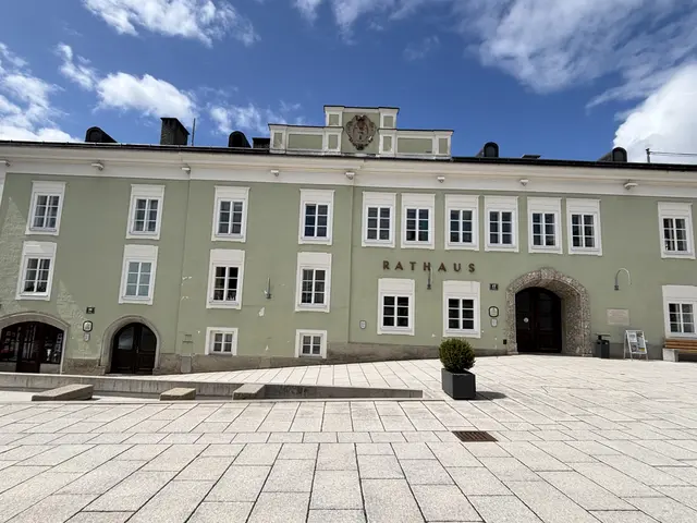 Das Rathaus in Radstadt bei schönem Wetter. | Foto: Emanuel Hasenauer