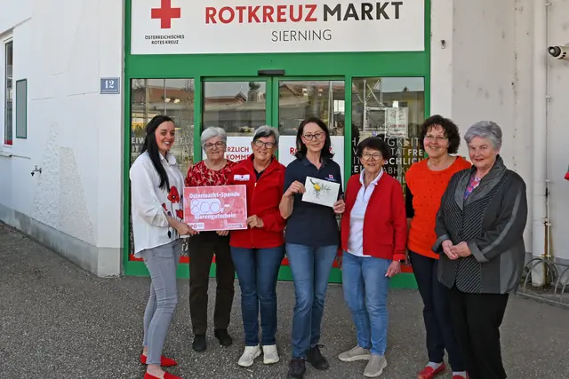 SPÖ Frauenvorsitzende im Team Sierning Melanie Bramberger, Inge Krondorfer, vom RK Sierning Bernadette Seyr und Inge Müller, Maria Brameshuber, Gertrud Kalchmair und Herta Steinmayr (v. li.).
 | Foto:  Team Sierning