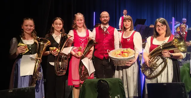 Premiere: Die Musikschülerinnen Vanessa Wiltsche, Aurelia Koch und Mia Steininger gemeinsam mit Quereinsteigerin Maria Hermann bei ihrem ersten großen Konzertauftritt. | Foto: Marktmusikkapelle Lannach
