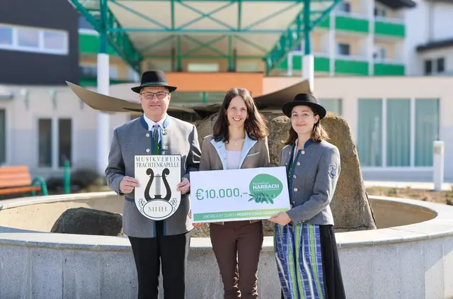 Kapellmeister Reinhard Bauer, Geschäftsführerin Viktoria Magenschab und Obfrau Susanne Grossauer. | Foto: Moorheilbad Harbach