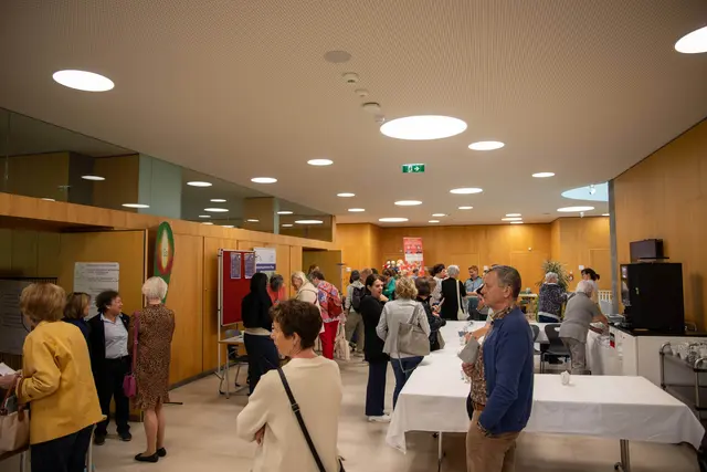 Über 100 Interessierte – viele davon Angehörige von Menschen mit Demenz – nutzten die kostenlose Möglichkeit, sich zu informieren. | Foto: BKH Kufstein