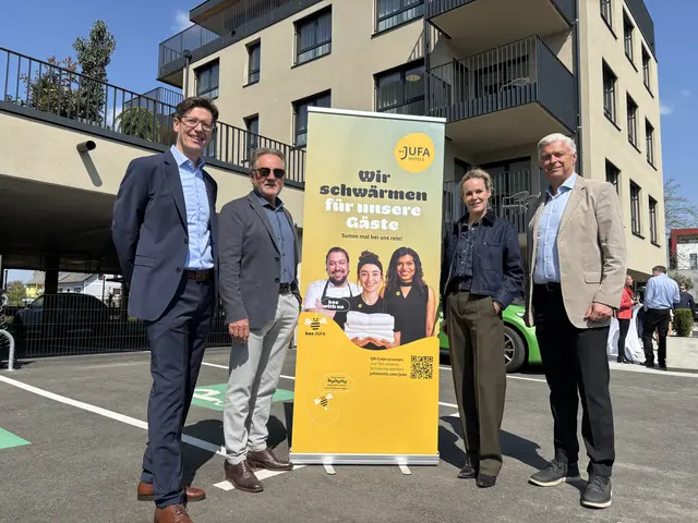 Von der ersten Idee über die Planung bis zur baulichen Umsetzung lag die Entwicklung der servisierten Apartments bei der Projektgruppe K100 unter der Leitung von Peter Kothgasser (2. v. l.). | Foto: MeinBezirk/Gerda Sammer-Schmidt