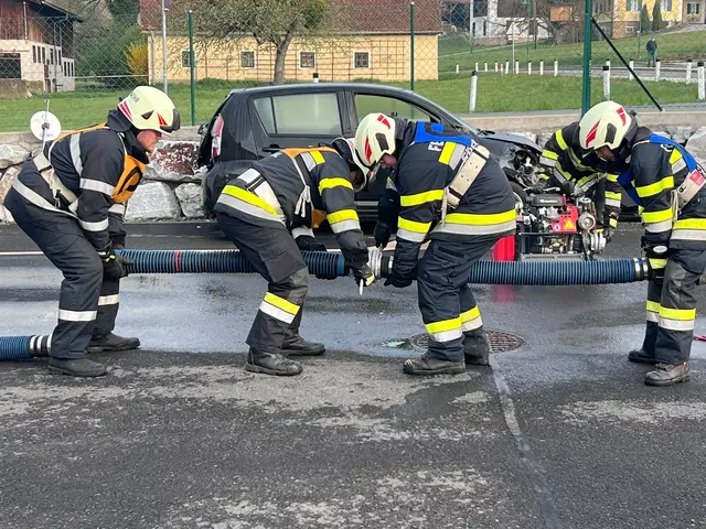 Erfolgreicher Abschluss in Bad Gams: Alle Teilnehmerinnen und Teilnehmer bestanden die Grundausbildung souverän und stehen nun bestens vorbereitet für den Feuerwehrdienst bereit. | Foto: HFM Martin Godl