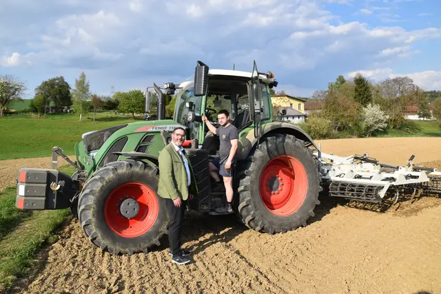 Hohe Spritpreise setzen Bauern unter Druck: Franz Rafetzeder und Jakob Karner aus Wechling können ein "Lied davon singen". | Foto: Roland Mayr/MeinBezirk Scheibbs