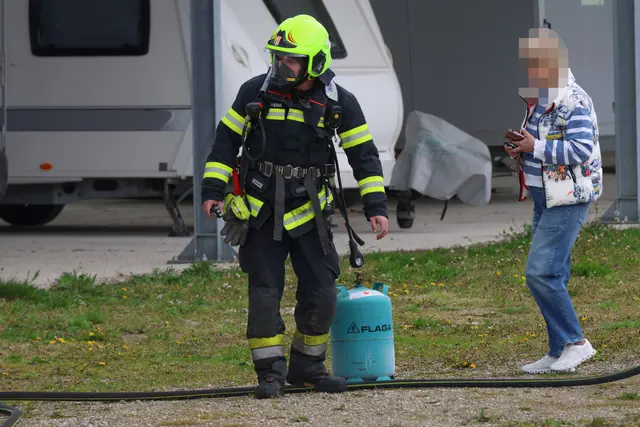 Ausströmende Propangasflasche in Weißkirchen