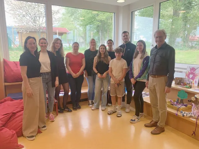 Mit Stolz präsentierten die Schülerinnen und Schüler der MSLebringder Jury ihre Arbeiten. | Foto: MS Lebring