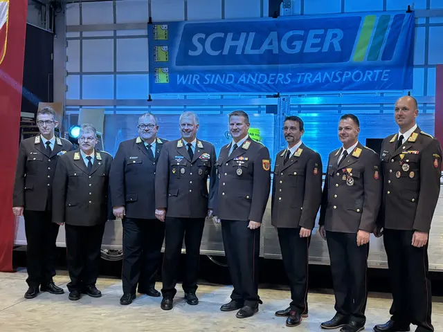 Foto mit Bezirkskommandanten aus Nachbarregionen | Foto: MeinBezirk Perg/Köck