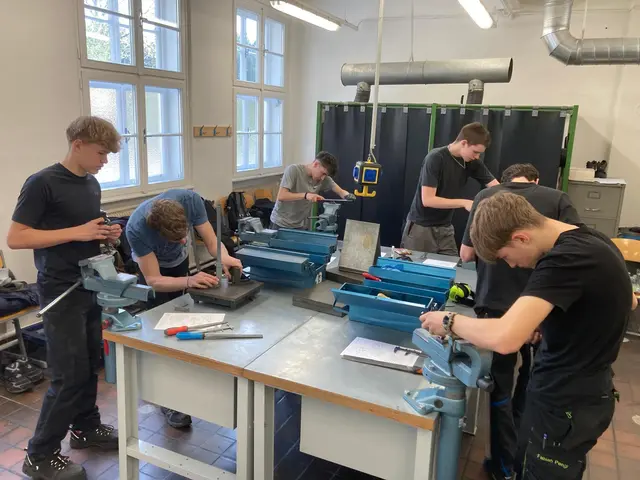 Bei den Viertelswettbewerben in den Fachbereichen Holz, Metall und Elektro traten Schüler aus Gänserndorf, Korneuburg, Mistelbach, Tulln, Wolkersdorf und Zistersdorf gegeneinander an. | Foto: PTS Mistelbach