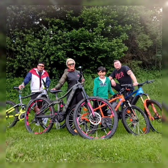 Familienausflug mit dem E-Bike.  | Foto: Heindl