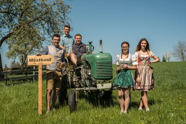 Neben der Mostkost findet in Fischlham auch das Traktor-Oldtimertreffen statt.  | Foto: FF-Krenglbach