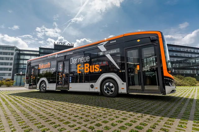 Erster von vier Elektrobussen in Linz angekommen