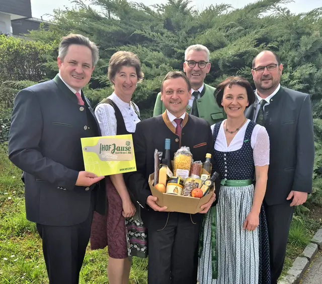 Präsident Johannes Schmuckenschlager, Gebietsbäuerin Claudia Bauer, Bauernbundobmann Johann Höfinger, Kammerobmann-Stv. Fritz Buchinger, Gebietsbäuerin Hedwig Kainzbauer, Kammerobmann Mathias Holzer. | Foto: NÖ Bauernbund