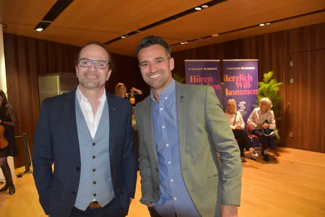 Manfred Mikovits (Neuroth) und Thomas Falkner (GF Europahaus Mayrhofen).  | Foto: Haun