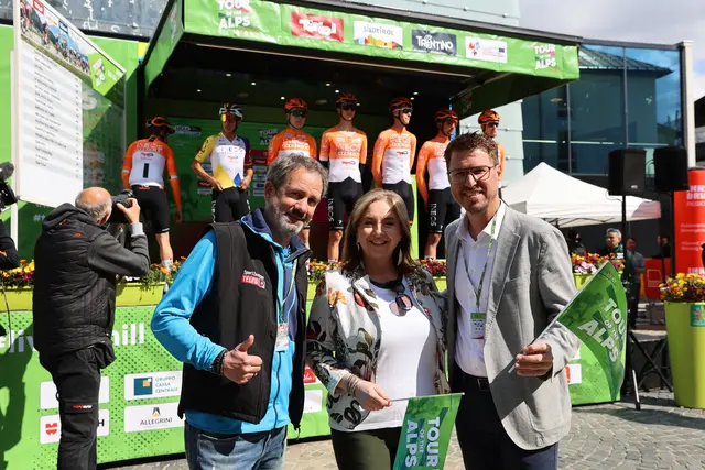 Christian Santer (Organisation Sport- und Veranstaltungszentren), Nina Bozeva-Olson (Telfs Park) und Bgm. Christian Härting. | Foto: MGT/Pichler