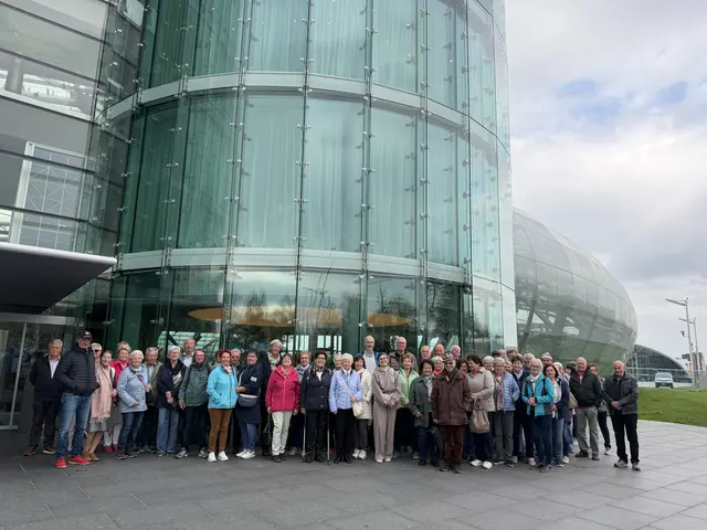 Der Seniorenclub Seeboden machte sich auf nach Salzburg und staunten über historische Flugzeuge, Rennwagen und durch Wasserkraft betriebene Figuren. | Foto: Haupt Uli