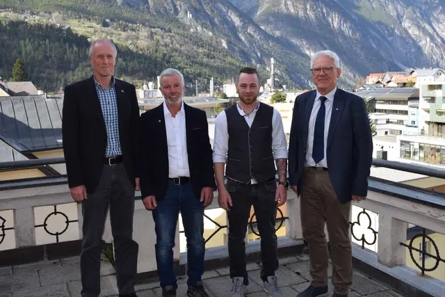 Gemeinderevissor Andreas Walser, Bürgermeister Alois Jäger, Vbgm. Marco Spiss und BH Siegmund Geiger. | Foto: BH Landeck