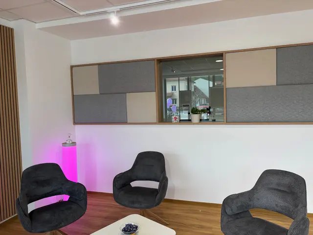 Auch zwei schalldichte Hörkabinen wurden installiert. | Foto: MeinBezirk/Harald Almer