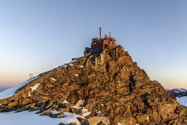 Das Sonnblick-Observatorium ist eine Einrichtung der Zentralanstalt für Meteorologie und Geodynamik (ZAMG) und steht auf dem Gipfel des zu Rauris gehörenden Hohen Sonnblick (3106 m). | Foto: ZAMG/Scheer