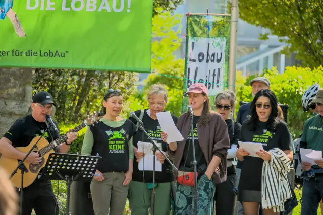 Musiker Willy Vranovsky mit Chor | Foto: Maximilian Judtmann