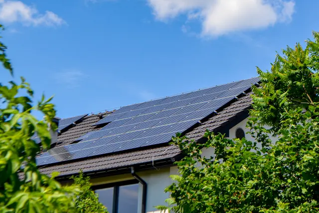 Haushalte mit PV-Einspeisung fallen unter das Konsumentenschutzgesetz. | Foto: milastokerpro/smarterpix