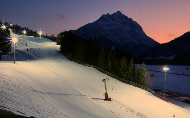 Der Stoamandllift punktet im Winter mit einem besonderen Highlight: einer Flutlichtanlage. | Foto: Filomena Außerhofer