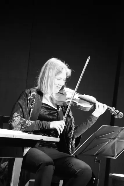 Theresa Aigner brillierte an der Geige.  | Foto: Haun