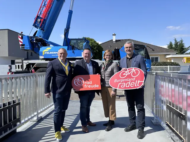 Bei der Eröffnung vor Ort unter anderem: Landesrat Heinrich Dorner, Christine Zopf-Renner (Leiterin der Mobilitätszentrale Bgld.), Bürgermeister Roman Kainrath und SW Umwelttechnik-CEO Klaus Einfalt. | Foto: Rosenberger Victoria