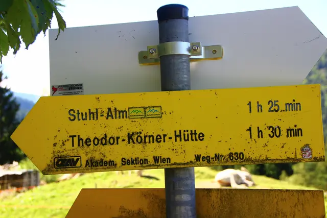 Gut beschildert geht es vom Pommerparkplatz im Gemeindegebiet von Annaberg-Lungötz hinauf auf die Stuhlalm. | Foto: Maria Tiefenbacher-Schöndorfer