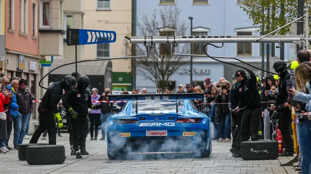 Die DTM legte einen „Boxenstopp“ am Knittelfelder Hauptplatz.
