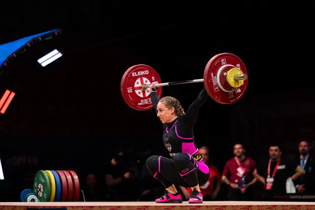 Paula Zikowsky (Union  Lochen) mit 88 kg im Reißen. | Foto: Gregor Winter-ATG