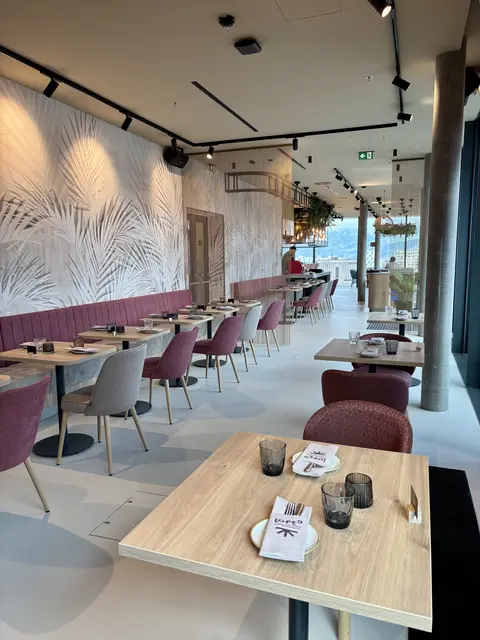 Das loft9 überzeugt mit stilvollem Interieur und schafft eine besondere Atmosphäre für Genuss und Begegnung hoch über den Dächern der Stadt. | Foto: Lea Mantinger