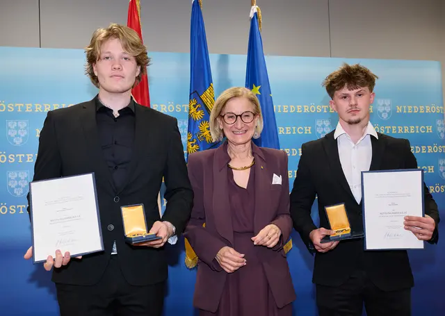 Land Niederösterreich ehrt Nino und Stefan für mutige Tat