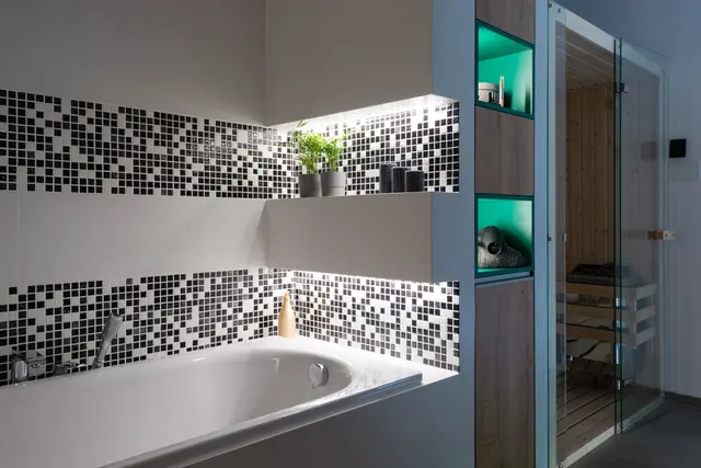 Saunabereiche, Regenduschen, Whirlpool und mehr finden ihren Platz in der hauseigenen Wellnessoase.   | Foto: panthermedia/ventura69