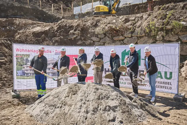 Vertreter der Gemeinde, der NHT und der ausführenden Firma beim Spatenstich in Ladis. | Foto: NHT/Oss