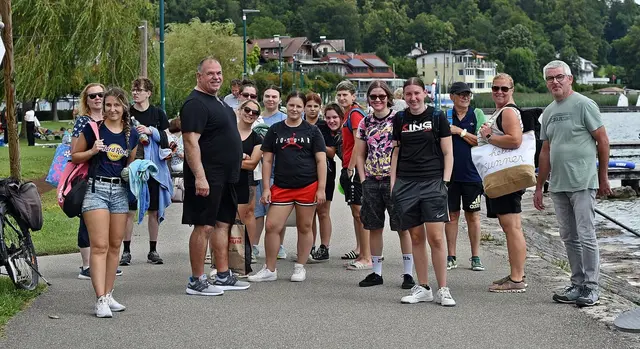 „Gemeinsam auch abseits des Platzes: Das Frauenteam des SC Herzogenburg beim Teambuilding am Traunsee im Ausseerland.“ | Foto: Thomas Navratil