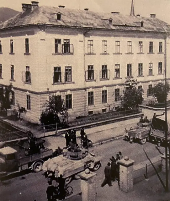 Befreiung Hermagors durch die britische Armee im Mai 1945, Aufnahme aus der heutigen 10.-Oktober-Straße. 