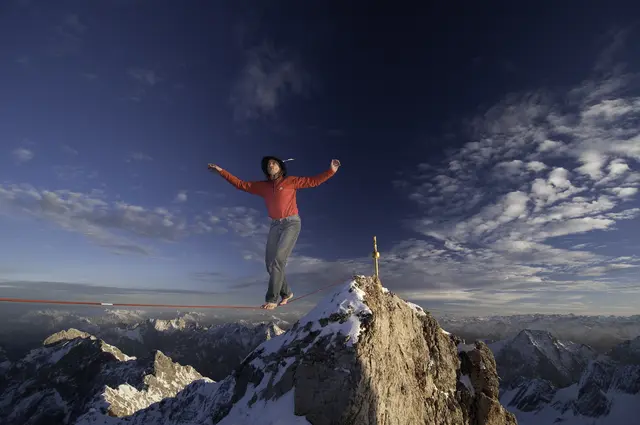 Kletter-Pionier und Fotograf Heinz Zak nimmt im Zuge der Feierlichkeiten zum Jubiläum von Bergfuchs das Publikum mit auf eine Reise in die Berge – untermalt mit beeindruckenden Bildern. | Foto: Heinz Zak