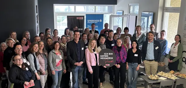 Etwa 40 UnternehmerInnen folgten der Einladung von Frau in der Wirtschaft ins Q77.  | Foto: Karin Bayr