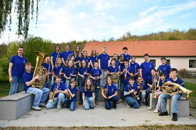 Musikvereine & Nachwuchs bringen die Bühne zum Beben