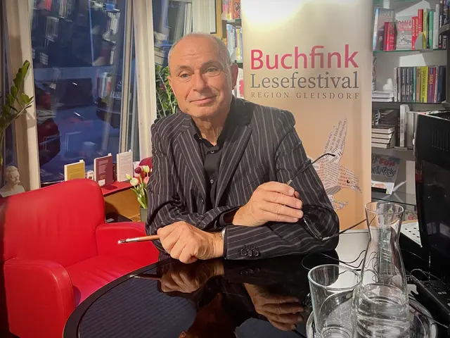 Norbert Gstrein, der renommierte österreichische Autor, präsentierte seinen neuen Roman „Im ersten Licht“ in der Buchhandlung Plautz in Gleisdorf. | Foto: MeinBezirk/Monika Wilfurth