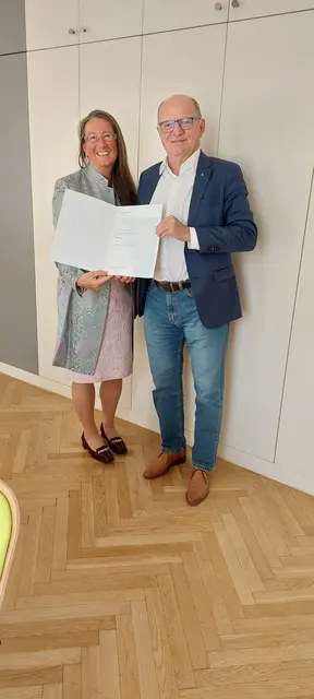 Hofrätin Christina Röck mit Bildungsdirektor Rudolf Mair. | Foto: Elisabethinum